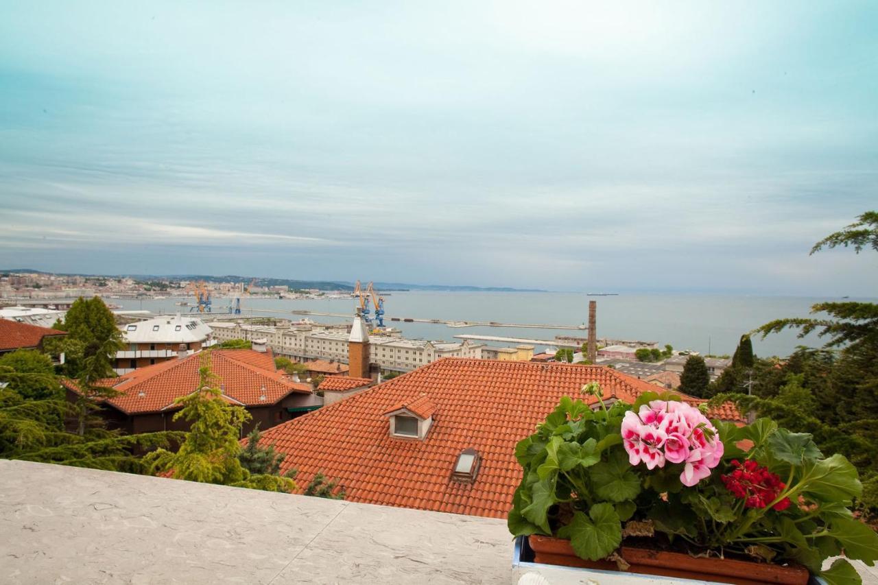 La Mansarda Delle Meraviglie B&B Superior Триест Экстерьер фото