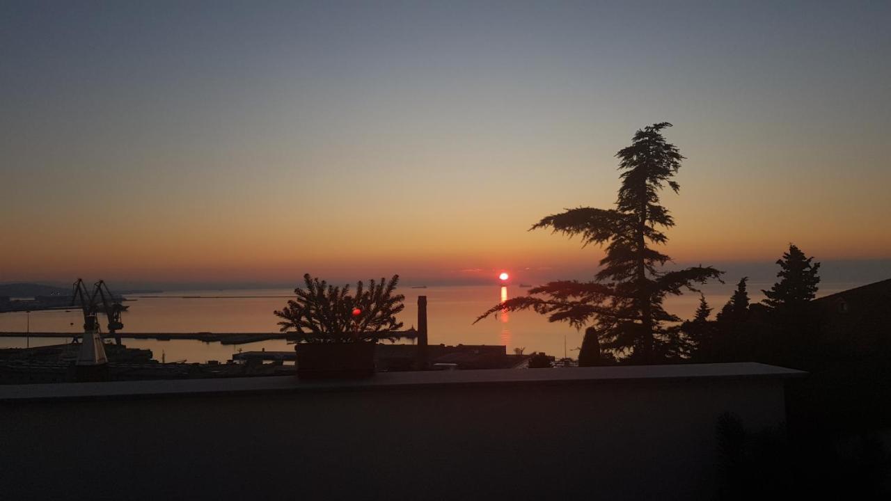 La Mansarda Delle Meraviglie B&B Superior Триест Экстерьер фото